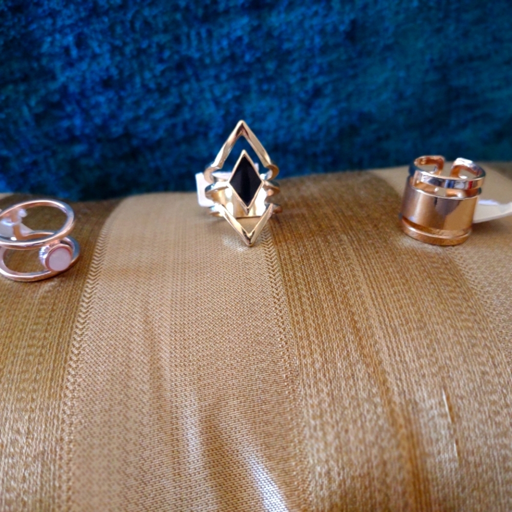 Gold ring - Picture 3 of 4